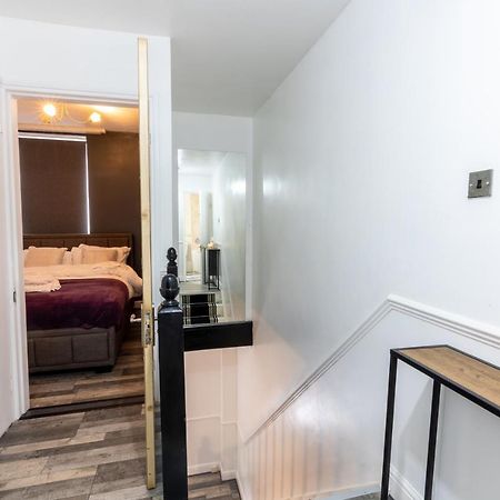 The Stratford Victoria Villa London Exterior photo