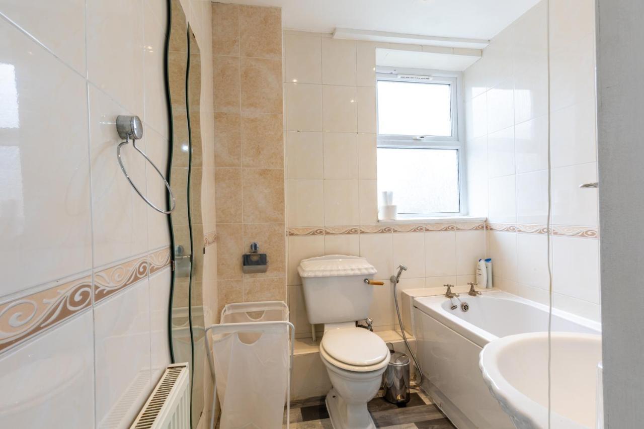 The Stratford Victoria Villa London Exterior photo