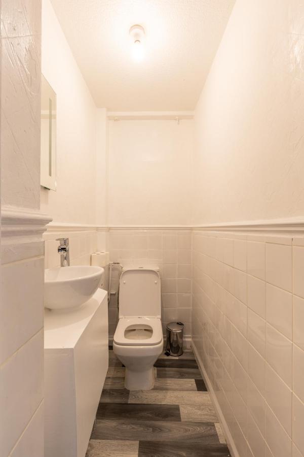The Stratford Victoria Villa London Exterior photo
