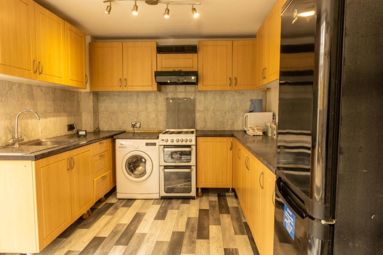 The Stratford Victoria Villa London Exterior photo